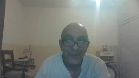 Snapshot of moment71200 chatting on 01/07/25, 08:52 moment71200 online show from 01/07/25, 08:52