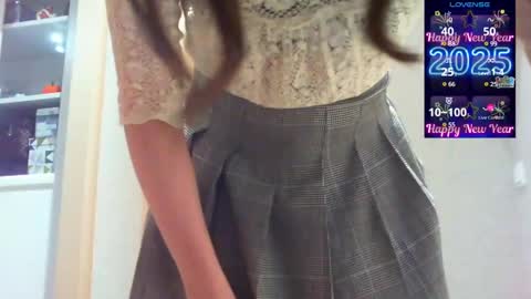 Snapshot of momentbeforedown chatting on 01/04/25, 11:27 Hailey online show from 01/04/25, 11:27