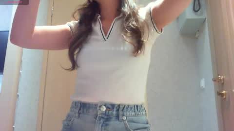 Snapshot of momentbeforedown chatting on 10/11/25, 09:24 Hailey online show from 10/11/25, 09:24