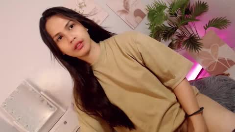 MOMIKHEM online show from 09/19/25, 07:32