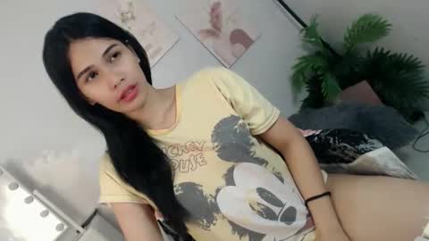 MOMIKHEM online show from 03/10/26, 02:55