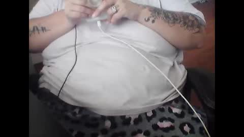 Mia online show from 10/28/25, 02:20