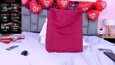 Snapshot of mommy_cute chatting on 02/14/26, 10:50 Jelitza online show from 02/14/26, 10:50