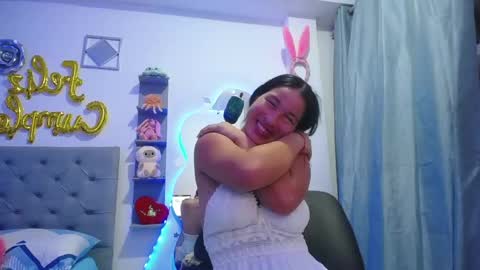 Snapshot of mommy_dulce chatting on 05/19/26, 01:44 ANDREA online show from 05/19/26, 01:44