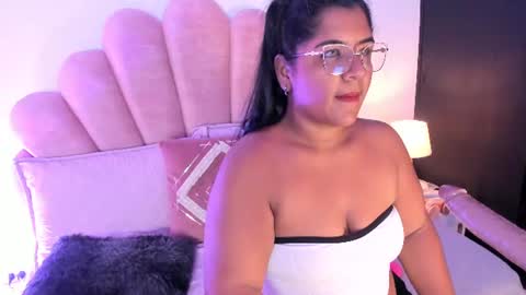 Snapshot of mommy_huge_ass chatting on 07/18/26, 02:05 Victoria online show from 07/18/26, 02:05