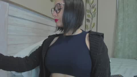 Snapshot of mommyfuckmilf_ chatting on 02/20/25, 12:15 Anny online show from 02/20/25, 12:15