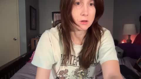 Snapshot of mommygoddessl chatting on 10/06/25, 02:42 Goddess L online show from 10/06/25, 02:42