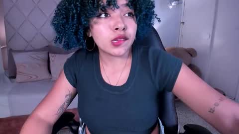 Momo  online show from 11/24/25, 10:53