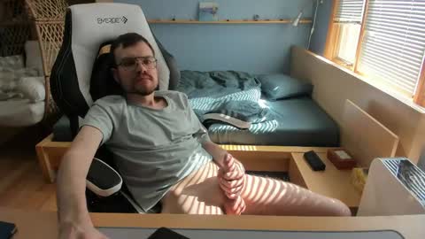 momotkb online show from 04/17/26, 08:01