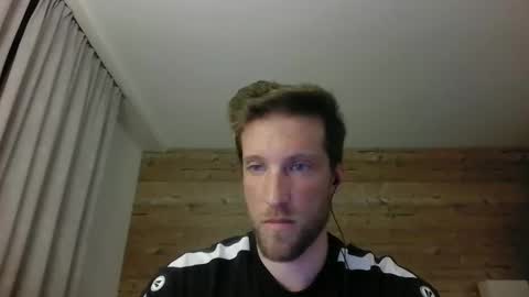 Snapshot of moms_little_monster chatting on 12/09/24, 04:15 moms_little_monster online show from 12/09/24, 04:15