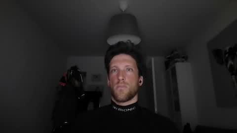 Snapshot of moms_little_monster chatting on 01/28/25, 09:19 moms_little_monster online show from 01/28/25, 09:19