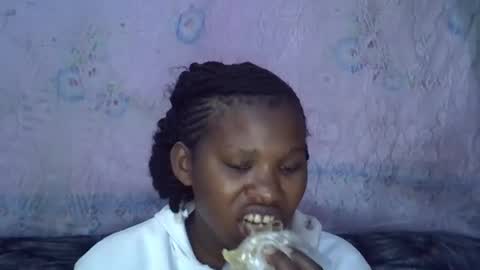 Snapshot of momsdoll chatting on 02/03/26, 05:27 momsdoll online show from 02/03/26, 05:27