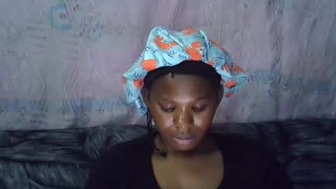 Snapshot of momsdoll chatting on 02/23/26, 12:02 momsdoll online show from 02/23/26, 12:02