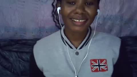 Snapshot of momsdoll chatting on 02/25/26, 05:39 momsdoll online show from 02/25/26, 05:39