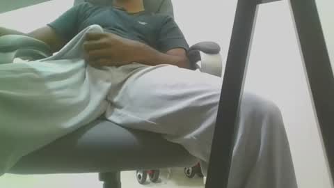 Snapshot of momylover006 chatting on 12/04/25, 11:24 Mommy Lover online show from 12/04/25, 11:24