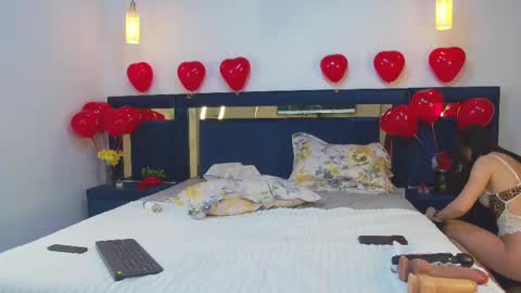 Snapshot of mona093 chatting on 02/19/25, 12:55 Mona093 online show from 02/19/25, 12:55