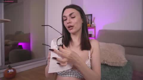 Mona Lisss online show from 10/15/25, 11:10