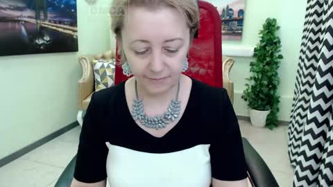 Mona online show from 04/15/26, 11:06