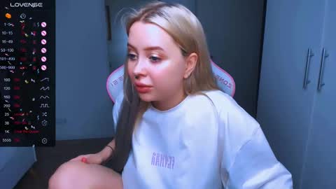 Snapshot of monalauu chatting on 01/29/25, 02:32 online show from 01/29/25, 02:32