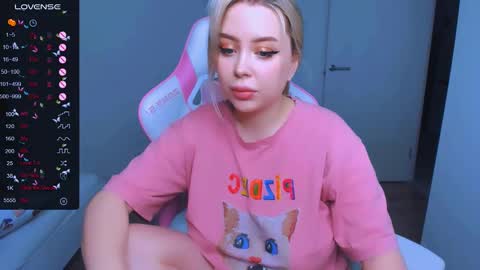 Snapshot of monalauu chatting on 02/10/25, 02:19 online show from 02/10/25, 02:19