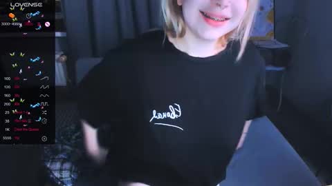 Snapshot of monalauu chatting on 02/03/26, 09:09 online show from 02/03/26, 09:09