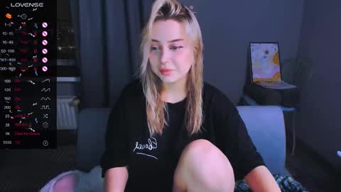 Snapshot of monalauu chatting on 02/04/26, 10:58 online show from 02/04/26, 10:58