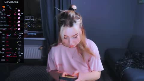 Snapshot of monalauu chatting on 02/08/26, 03:32 online show from 02/08/26, 03:32