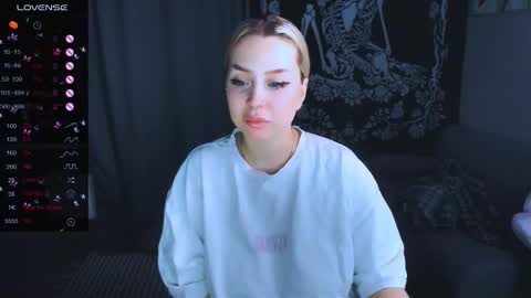 Snapshot of monalauu chatting on 02/08/26, 03:37 online show from 02/08/26, 03:37