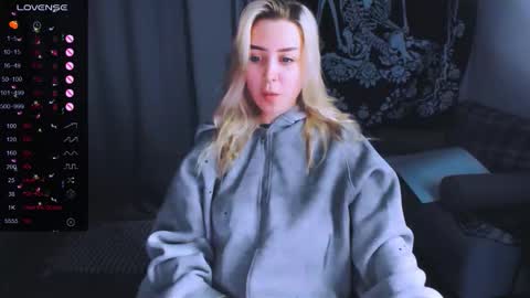 Snapshot of monalauu chatting on 02/13/26, 03:41 online show from 02/13/26, 03:41