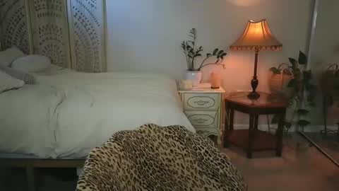 Mona online show from 05/01/26, 04:22