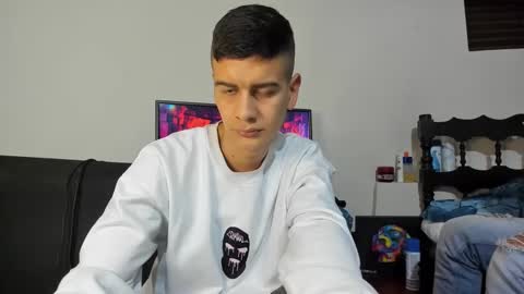 Snapshot of monarquia_ chatting on 12/08/24, 01:35 nicolas online show from 12/08/24, 01:35