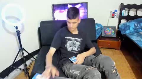 Snapshot of monarquia_ chatting on 12/23/24, 01:18 nicolas online show from 12/23/24, 01:18