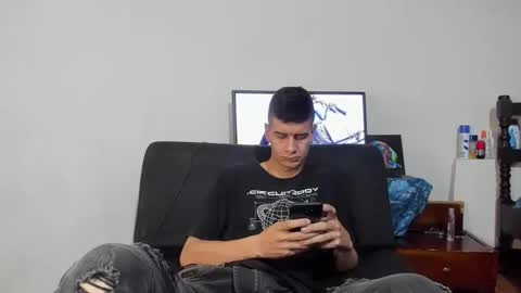 Snapshot of monarquia_ chatting on 12/25/24, 09:22 nicolas online show from 12/25/24, 09:22