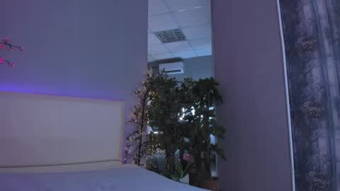 Monica online show from 04/15/26, 05:42