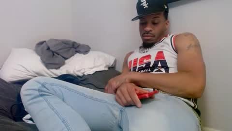 Snapshot of moneymanboy chatting on 09/28/25, 03:45 11nchmonster online show from 09/28/25, 03:45