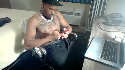 Snapshot of moneymanboy chatting on 09/30/25, 10:26 11nchmonster online show from 09/30/25, 10:26