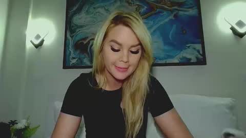 Monica online show from 09/29/25, 03:22