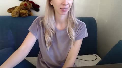 Moni online show from 10/12/25, 02:49