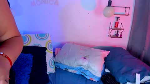 aleja      independent model       online show from 11/12/25, 03:18