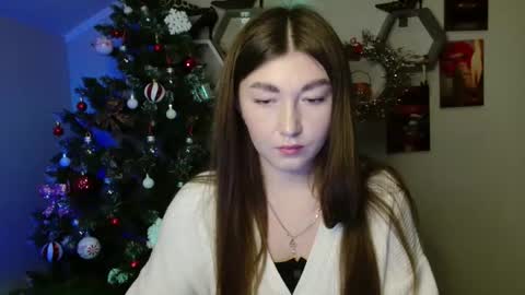 Snapshot of monica_sweets chatting on 11/14/25, 07:18 sweet girl and shine body online show from 11/14/25, 07:18