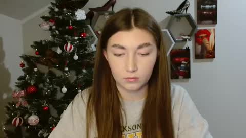Snapshot of monica_sweets chatting on 11/25/25, 08:03 sweet girl and shine body online show from 11/25/25, 08:03