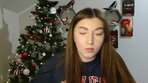 Snapshot of monica_sweets chatting on 11/28/25, 01:03 sweet girl and shine body online show from 11/28/25, 01:03
