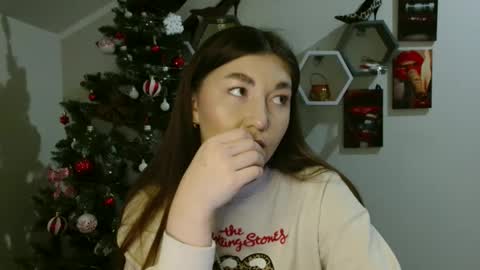 Snapshot of monica_sweets chatting on 12/01/25, 10:09 sweet girl and shine body online show from 12/01/25, 10:09