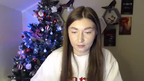 Snapshot of monica_sweets chatting on 12/16/25, 09:47 sweet girl and shine body online show from 12/16/25, 09:47