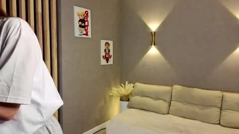 my name is Nika online show from 12/19/25, 04:25