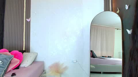 Snapshot of monicaflower chatting on 01/29/25, 09:55 Kiim online show from 01/29/25, 09:55