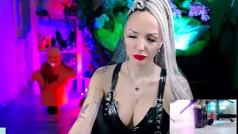 Monika online show from 12/14/25, 10:42