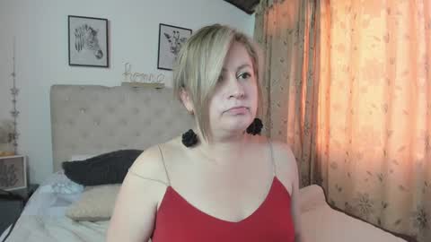 Snapshot of monicapink_ chatting on 02/01/25, 03:07 Mony online show from 02/01/25, 03:07