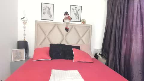 Snapshot of monicapink_ chatting on 12/05/25, 12:14 Mony online show from 12/05/25, 12:14