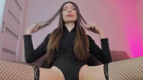 monicastark_ online show from 12/17/25, 04:24